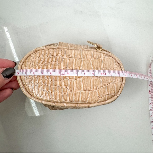 Cream coloured faux snake skin travel jewelry bag organizer - Picture 3 of 5